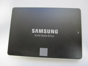 NO.84M SAMSUNG 2.5インチ SATA SSD 250GB MZ-75E250 動作品 　7mm　