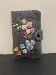 ☆ハンドメイド　☆マルチケース　No 3 お薬手帳入れ　通帳入れ　母子手帳入れ　プレゼント　手刺繍　花　リネン