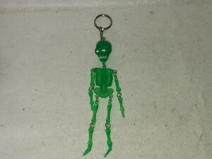 新品　未使用　1980年代 当時物　キーホルダー　スカル　スケルトン　駄玩具　古い　昔の　昭和　vintage retoro key holder 緑