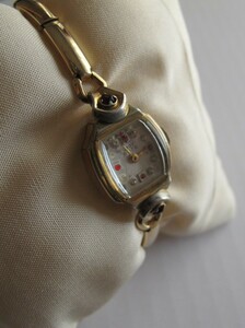 38　レディース　アンティーク手巻き腕時計Lady Ross金色　赤いラインストーン 　スイス製　　ＵＳＥＤ