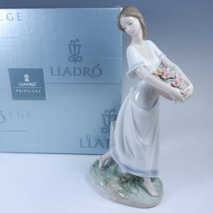 廃版 リヤドロ 7704 【アテネの庭】 “GARDENS OF ATHENS ” LLADRO