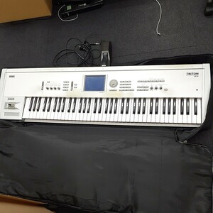 KORG コルグ シンセサイザー TRITON PRO 中古品 ソフトケース付き　ま