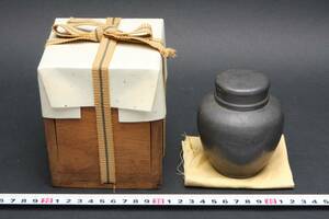 5254 古錫 茶入 高さ9cm 557g 端崇嘉造 茶心壺 茶壷 茶入 茶筒 煎茶道具 木箱付 