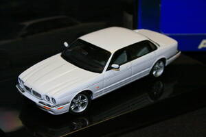 【超稀少!】Ж 絶版! AUTOart 1/43 JAGUAR ジャガー X308 XJR 白 ホワイト オートアート Ж XJ12 XJ6 X300 X350 X351 Daimler デイムラー