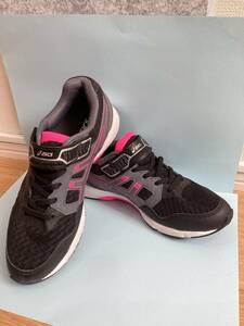 ASICS 24ｃｍ（アシックス）子供靴 女の子用　女児　小柄な女性にも　シューズ 速く走れる靴 24ｃｍ 黒色／ピンク色　中古美品　送料安い