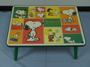 (Q-ち-570) スヌーピー 折りたたみテーブル レトロ 60ｘ45ｘ29cm サンリオ キャラクター ピーナッツ PEANUTS 机当時品 中古