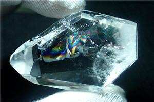 AAA級天然レインボー水晶原石179B3-78B07b