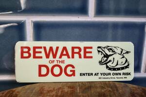 新品　BEWARE DOG 番犬に注意　メタルサイン　蓄光　ステッカー　プレート　３M アメリカン　玄関　ガレージ　ポスト