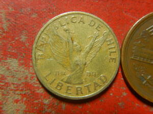 外国・チリ／１０ペソ・アルミニウム青銅貨（1981年）　240423