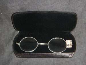 ２．アンティーク スチール眼鏡 眼鏡 メガネ 昭和初期 ビンテージ メガネフレーム 昭和レトロ 眼鏡ケース 眼鏡入れ 戦前 弦は紐式