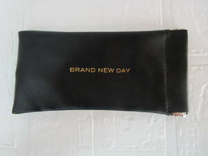 Y.23.G.26　SY　☆　メガネケース　GRASSES CASE　W＆B　BRAND NEW DAY　DAISO(ダイソー)　未使用品　☆