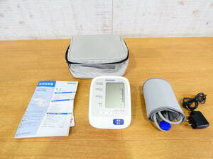 ◇OMRON オムロン 自動血圧計 HEM-7220 上腕式血圧計 取扱説明書/ケース/アダプター付き 健康管理 ヘルスケア 現状品＠60(4)