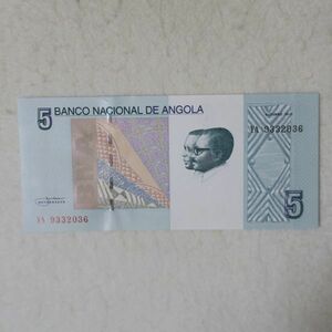 アンゴラ　５クワンザ紙幣　２０１２年