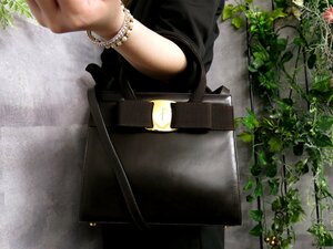 超美品●Salvatore Ferragamo フェラガモ●ヴァラリボン●ロゴ型押し●カーフ レザー 本革●2way ハンド バッグ●ブラウン●G金具●Js46185