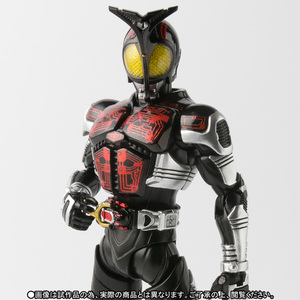 バンダイ　魂ウェブ商店　（抽選販売品）S.H.Figuarts（真骨彫製法） 仮面ライダーカブト 仮面ライダーダークカブト　新品未開封品