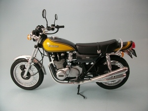 アオシマ　カワサキ　Z1　900スーパー4　スケール1/12　完成品