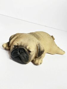 新品 イヌのオブジェ パグ うつ伏せ 犬 ドッグ 置物 飾り 樹脂製 アニマル インテリア かわいい リアル 雑貨 動物 オブジェ