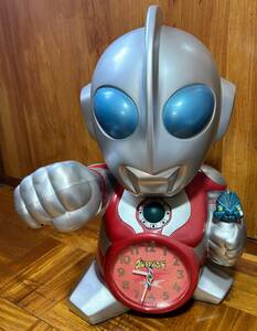 ウルトラマンパワード★時計★置物★ジャンク品