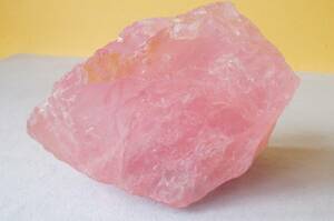 【即決特別価格！早い者勝ち】希少!30年前の在庫！上質品!ピンクが綺麗な透明度のある上質ブラジル産ローズクォーツ原石（紅水晶）1694g