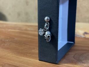 ノーブランド　ドクロ　スカル　ホワイトストーン　ピアス　動くピアス　silver925