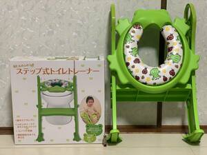 リトルプリンセス カエルのふかふか ステップ式トイレトレーナー 外箱付 除菌・清掃済み 1~3歳頃 35㎏まで 折り畳み可 高さ調節可 補助便座