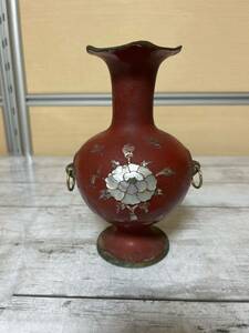 24A03-36N:時代物　螺鈿　七宝花瓶　赤　高さ19.5cm　骨董　旧家蔵出し