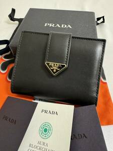 IC 美品/プラダ PRADA 財布 レディース 二つ折り タブ トライアングルロゴ 折りたたみ財布