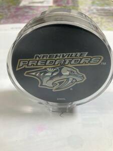 【アイスホッケーNHLパック】ナッシュビル・プレデターズ（NASHVILLE PREDATORS) 公式パック 未使用ビンテージ品 (プラケース入り)+ロゴCAP