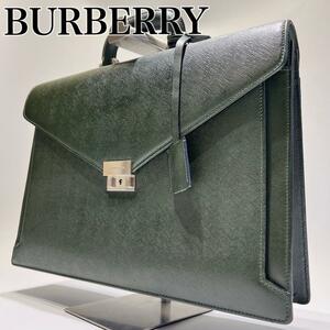 希少美品 高級 Burberry バーバリー　ブリーフケース　ビジネスバッグ ダレスバッグ サフィアーノレザー　A4可 チャーム　カーキ