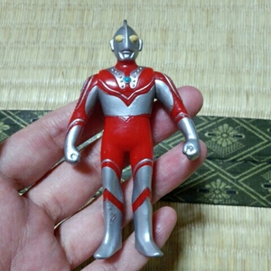 ウルトラマンゾフィー　硬質ミニソフビ　食玩