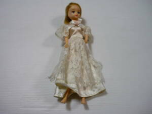 [L管02]人形 リカちゃん 洋服 白いドレス リカちゃん人形 日本 ドール タカラトミー 着せ替え人形