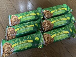 新品未開封 日本未発売 NATURE VALLEY ネイチャーバレー クランチ ハニー＆オーツ タンパク質 グラノーラバー 6本 プロテインバー 