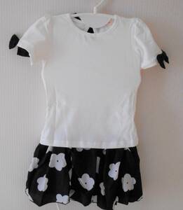 【新品】キッズ　セットアップ　１００ｃｍ　ホワイト　シャツ　スカート　セット　花柄　リボン