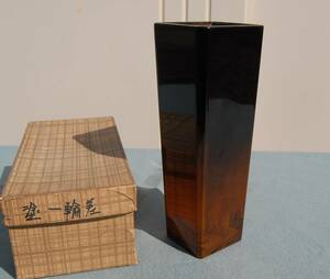 昭和品　漆芸　花器：花瓶　一輪挿し　四角形　墨流し模様　黒に金