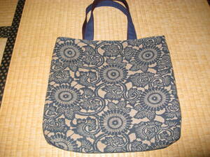 バッグ トートバッグ 本藍型染め 菊唐草柄 オリジナル商品 手提げバッグ 綿１００パーセント ハンドメイトのバッグ 日本製　