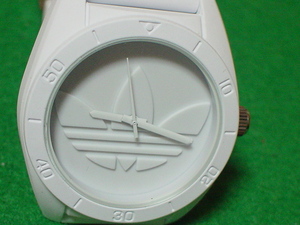 珍品　デザイン　ADIDAS　５BAR　腕時計　ホワイト