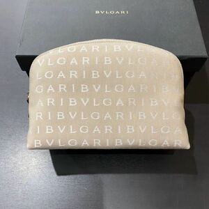 新品 BVLGARI ブルガリ ロゴマニア　21cm メイクポーチ 化粧ポーチ ポーチ 箱カード