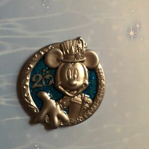 レア非売品　Disney ミッキーマウス ピンバッジ ディズニーカードクラブ限定記念グッズ