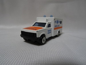 majorete AMBULANCE 1/60