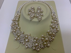 ブライダルネックレス ウエディング 結婚式 超豪華 ゴージャスな大きめパールの輝き女王風 ネックレス＋揺れるイヤリング