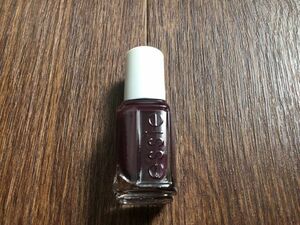 新品●essie エッシー●760　carry on　　　レーズン系カラー　補償付き　ミニサイズ　5ｍｌ 廃盤