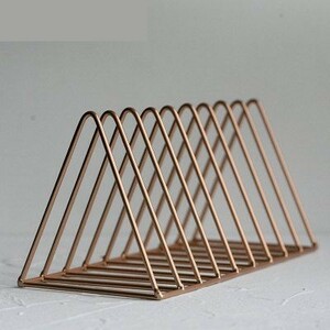 ブックスタンド 本立て 三角形 シンプル 等間隔な仕切り メタル 金属製 (ブロンズ×小)