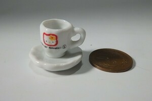 ★A806☆ハローキティ　陶器のカップ☆ミニチュア