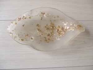 ◆美品　スリガラス　金箔入り　足つき　変形皿◆中皿◆小物入れ皿等にも◆