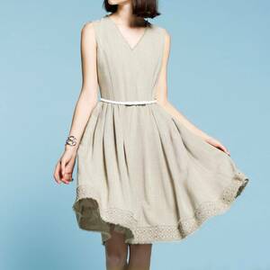 送料無料USED品美品大人気 DAISY LIN Dress Elegant Audrey　Hampton Beige　40号 フレアワンピース