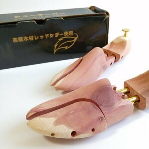 wellnice シューキーパー(XSサイズ:23.5‐24.5㎝) 高級木材レッドシダー使用 ムートン靴磨きクロス・ブラシ付き 57 00093