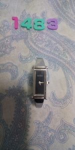 1483グッチブラックダイアル長方形バングル腕時計スイス製TOM FORD付属品なし