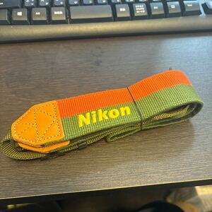 【新品未使用・送料無料】Nikon ニコン カメラ ストラップ 刺繍文字 朱色(橙)×若草色(カーキ)×黄色(イエロー)