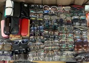 メガネ　まとめ売り 82本 サングラス 眼鏡 老眼鏡 フレーム めがね 度レンズ有/無 金属フレーム 多数　チタン ケース　50個　伊達メガネ