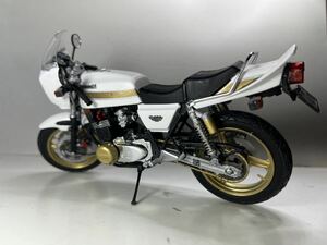 １/１２プラモデルKAWASAKI Ｚ４００ＦＸ「フルチューンドカスタム」☆塗装済み完成品 ☆送料無料☆